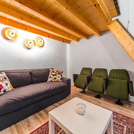 Kazinczy At Szimpla Lägenhet